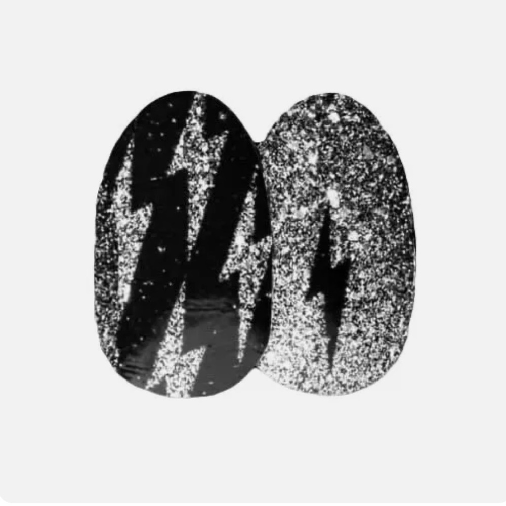 *Exclusive* Color Street: When Lightning Strikes | Silver Black Glitter Rock - Picture 12 of 13